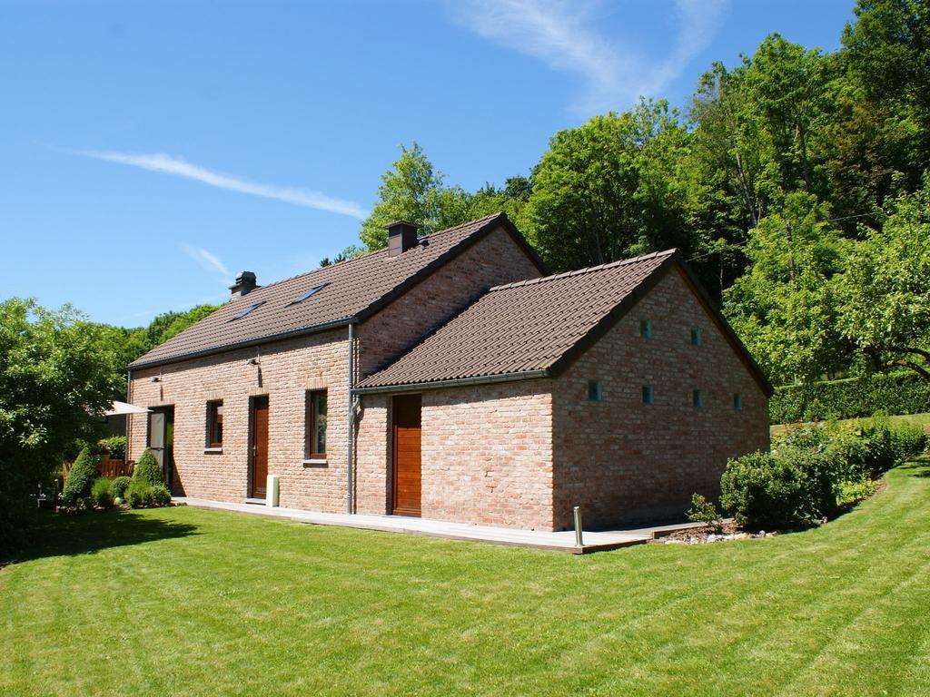 Modern Holiday Home In Stavelot With Fireplace Extérieur photo
